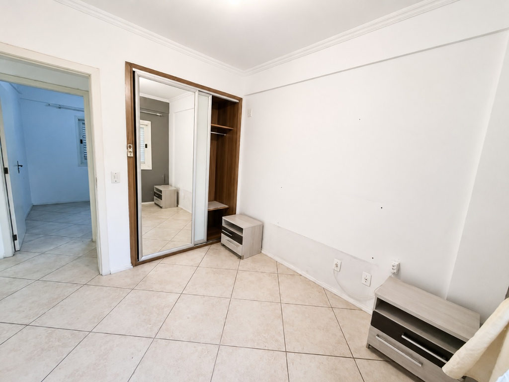 Apartamento para venda no bairro Vila Ipiranga em Porto Alegre