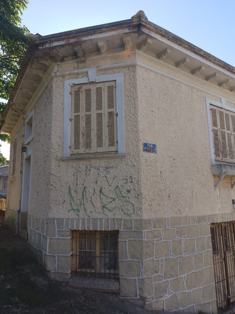 Casa para venda no bairro Santo Antônio em Porto Alegre