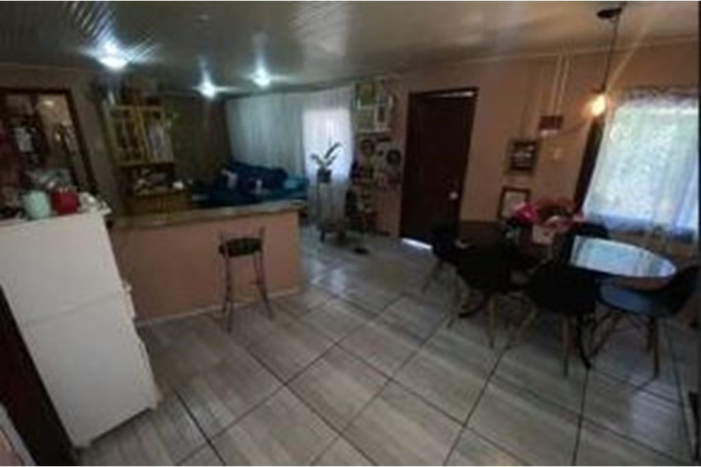 Casa para venda no bairro Guajuviras em Canoas