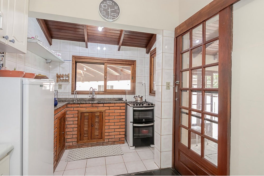 Casa para venda no bairro Passo da Areia em Porto Alegre