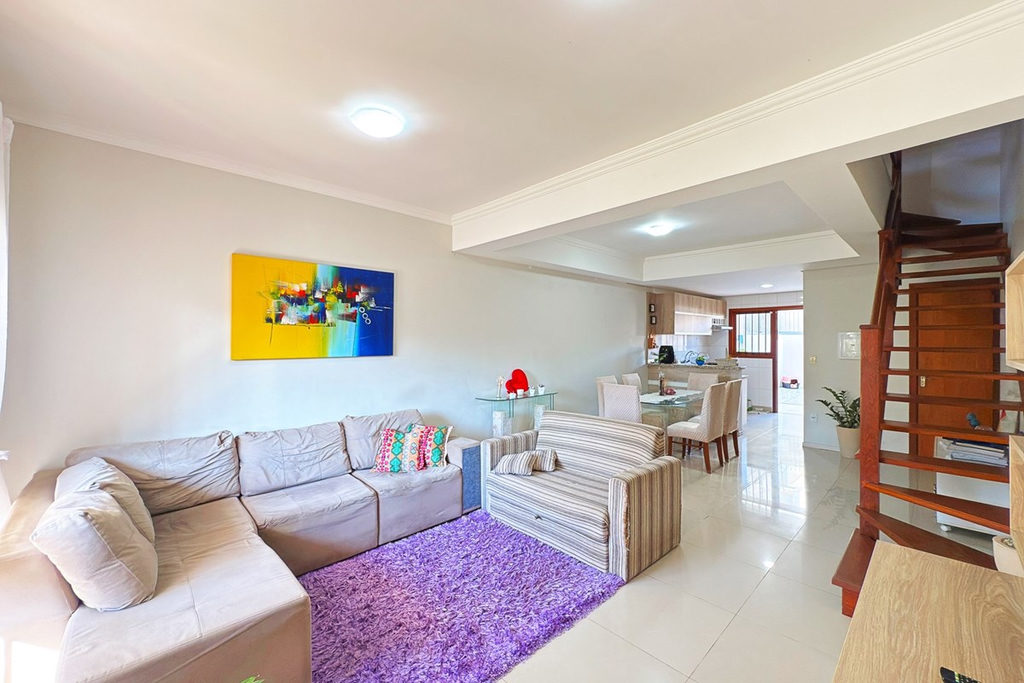 Casa para venda no bairro Guarujá em Porto Alegre