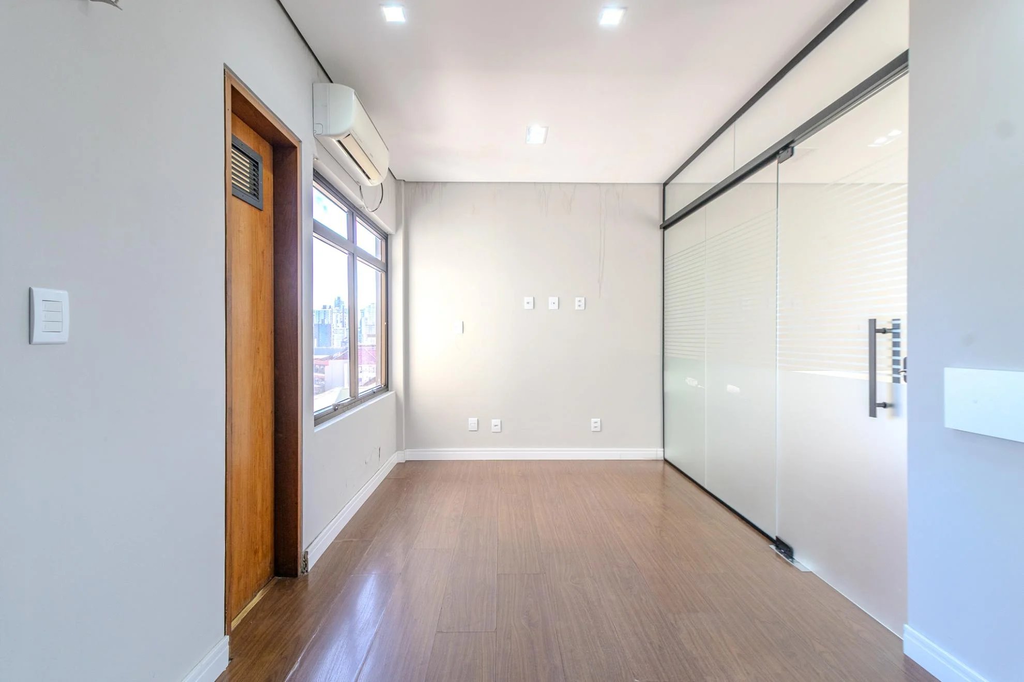 Sala para venda no bairro Petrópolis em Porto Alegre