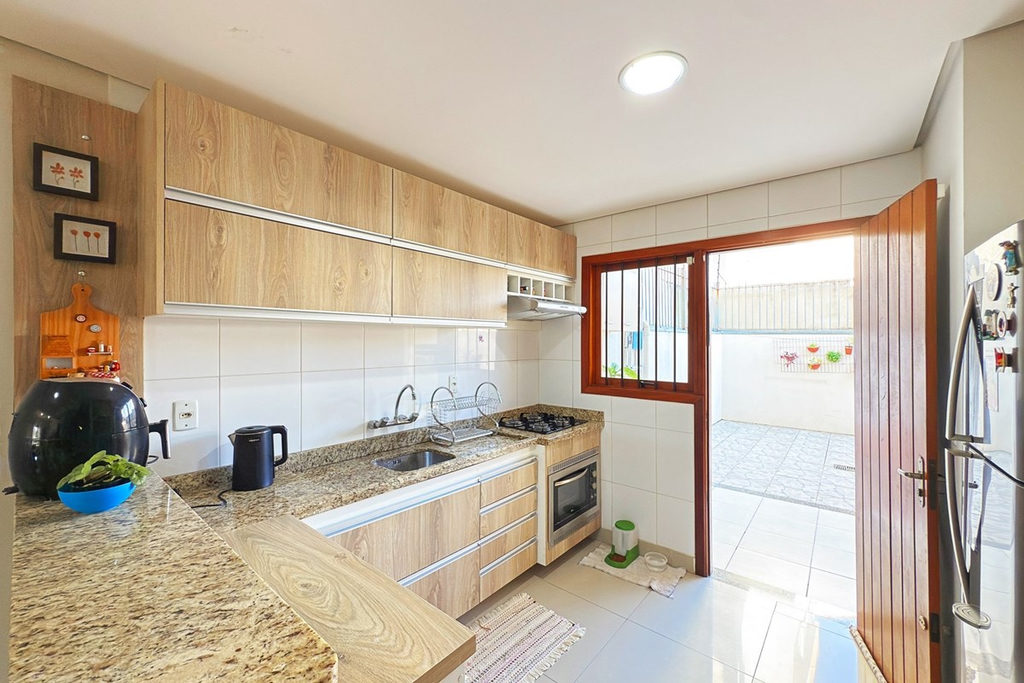 Casa para venda no bairro Guarujá em Porto Alegre