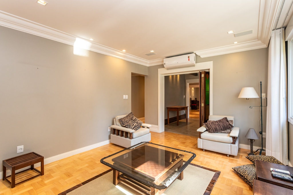 Apartamento para venda no bairro Moinhos de Vento em Porto Alegre