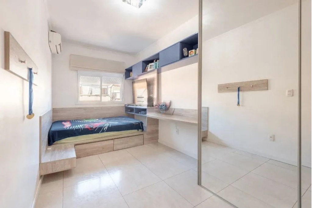 Casa para venda no bairro Jardim Sabará em Porto Alegre