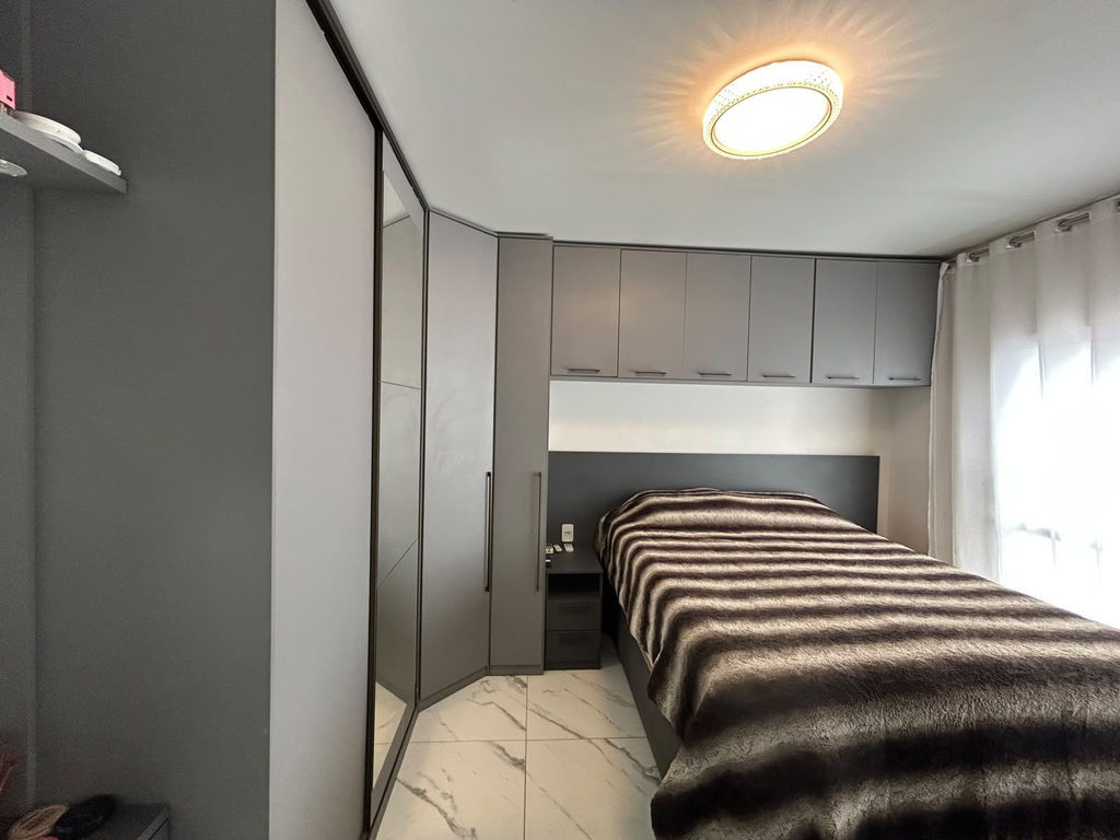 Casa para venda no bairro Vila Nova em Porto Alegre