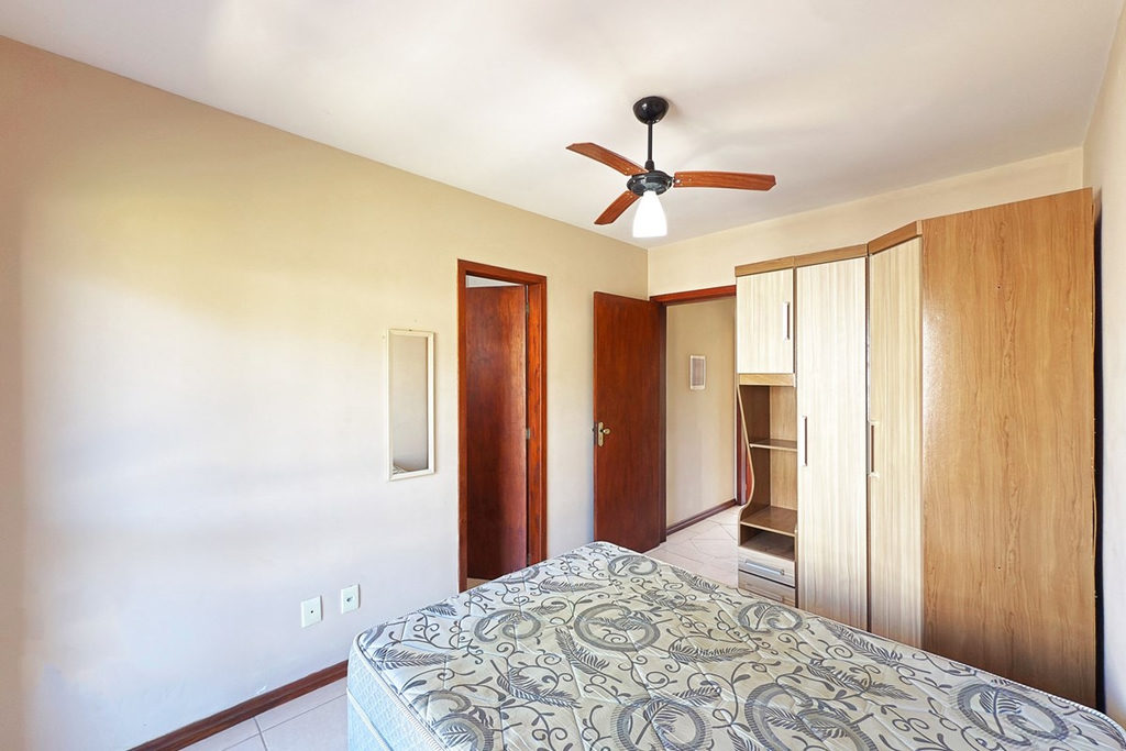 Casa para venda no bairro Guarujá em Porto Alegre