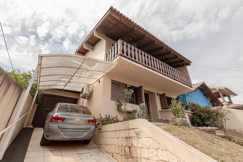 Casa para venda no bairro Jardim Itu Sabará em Porto Alegre