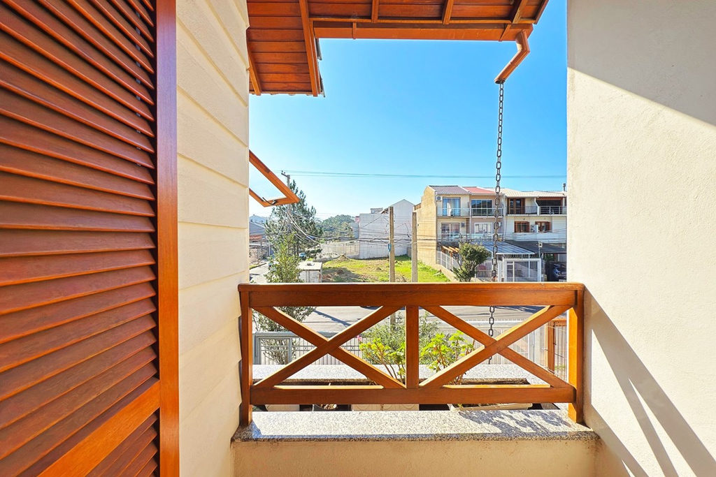 Casa para venda no bairro Guarujá em Porto Alegre