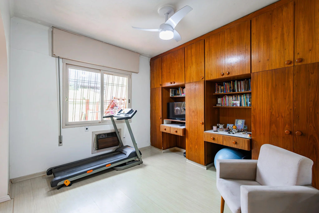 Casa para venda no bairro Partenon em Porto Alegre