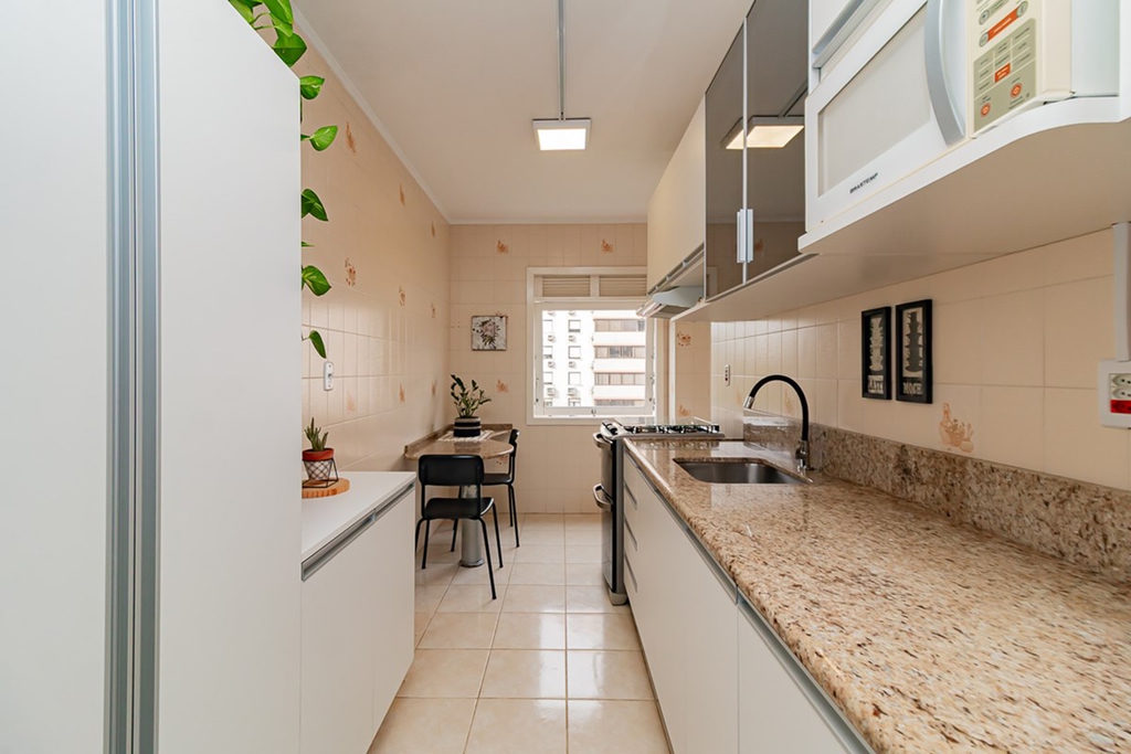 Apartamento para venda no bairro Vila Ipiranga em Porto Alegre