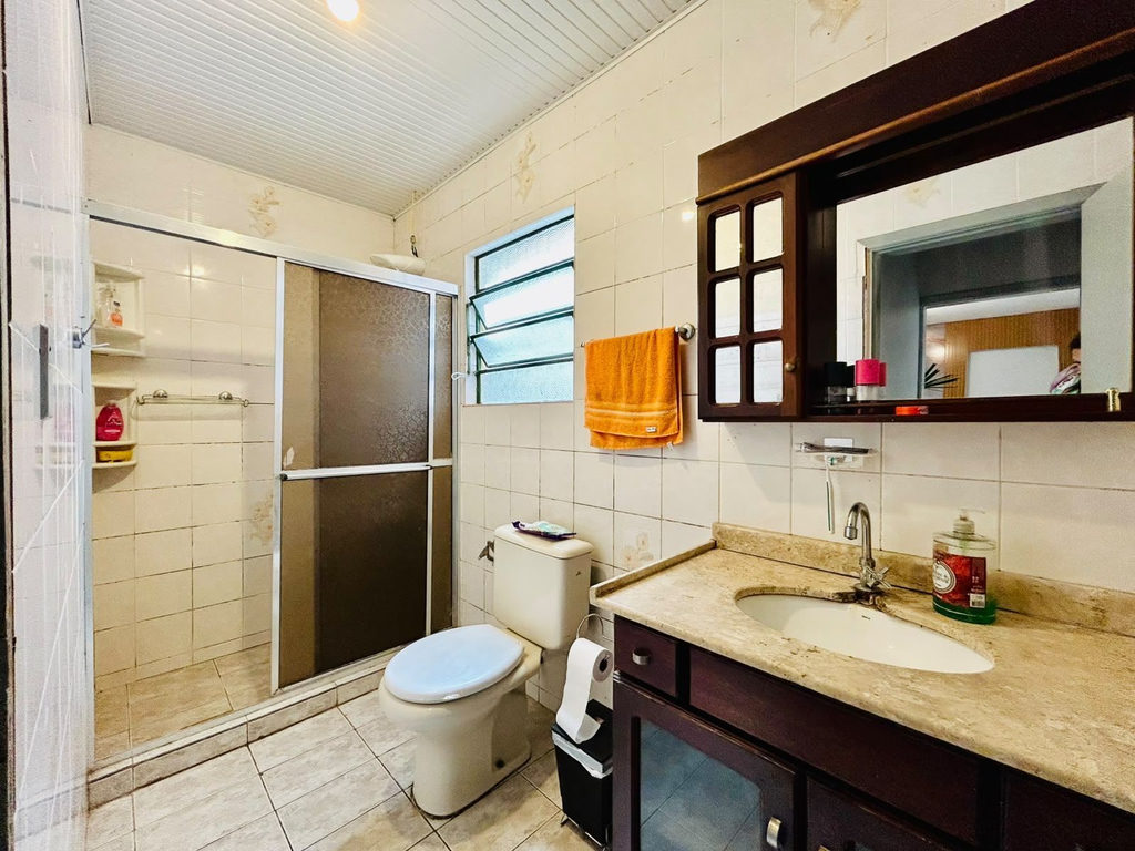 Casa para venda no bairro Vila Nova em Porto Alegre