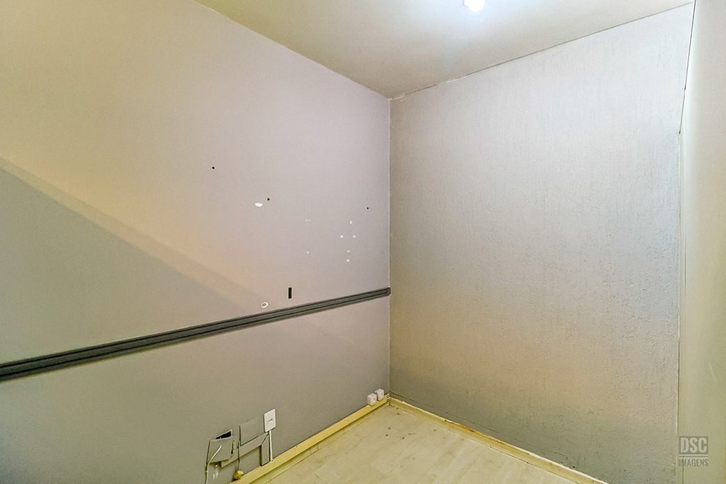 Sala para venda no bairro Passo da Areia em Porto Alegre