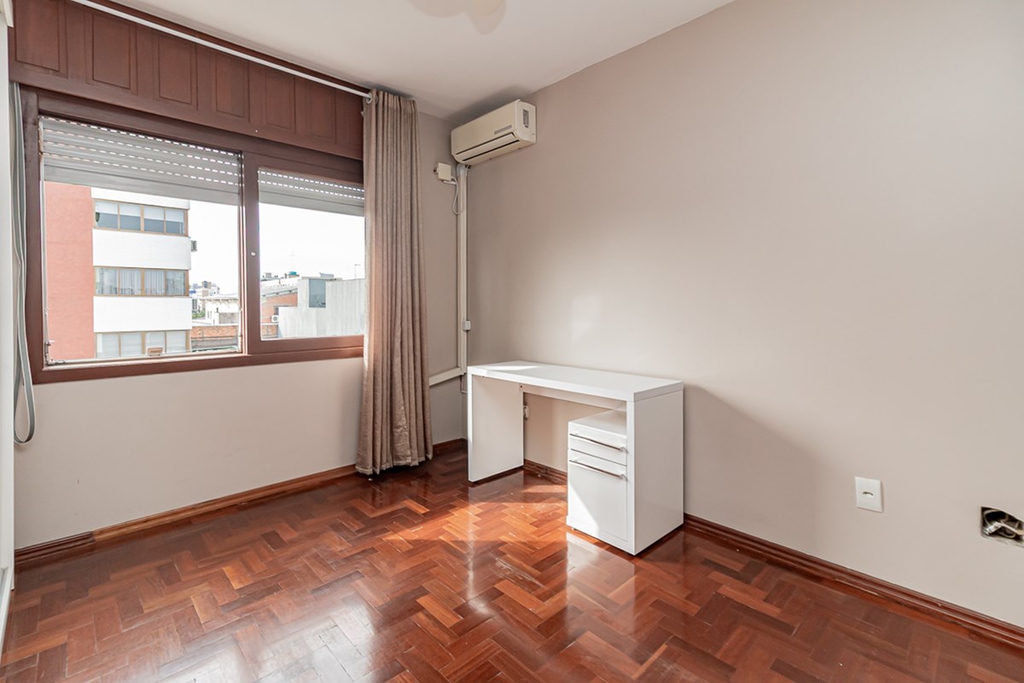 Apartamento para venda no bairro Vila Ipiranga em Porto Alegre