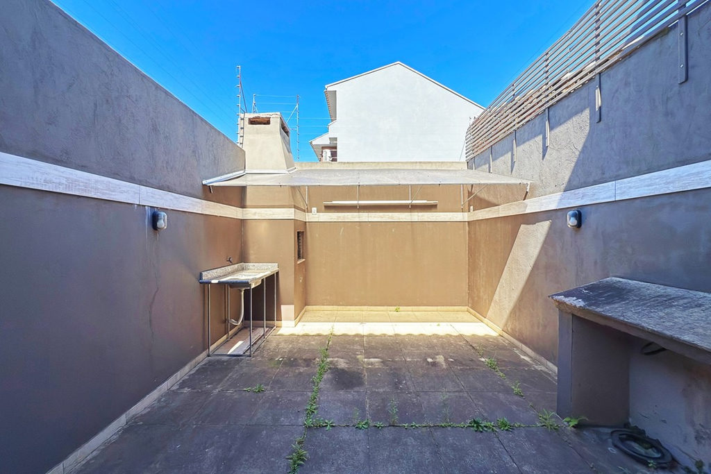 Casa para venda no bairro Guarujá em Porto Alegre