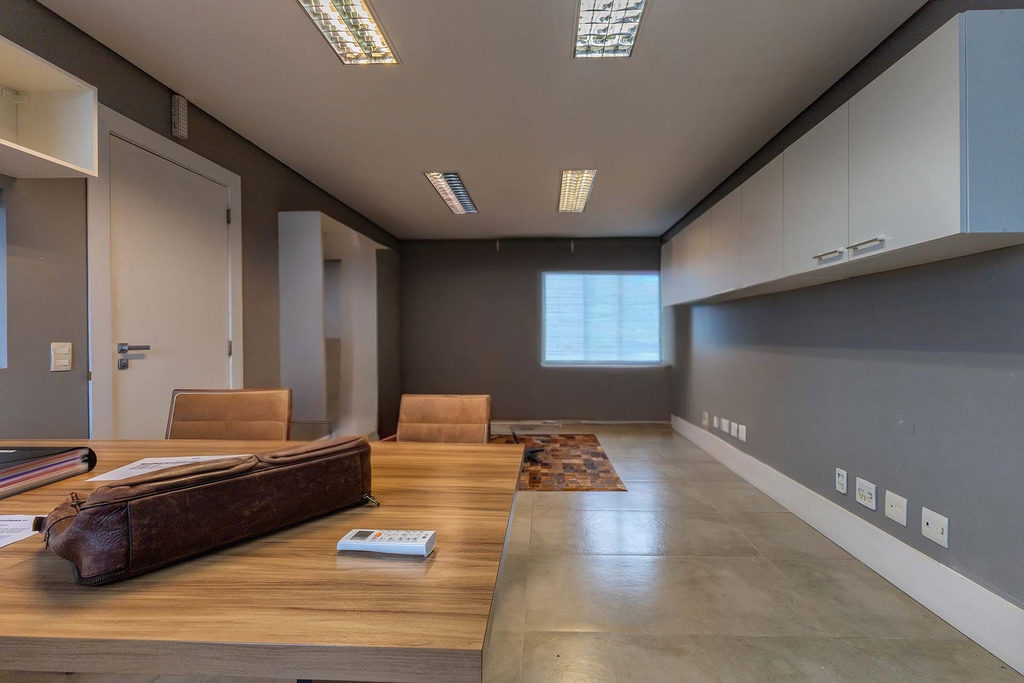 Edifício Comercial para venda no bairro Três Figueiras em Porto Alegre