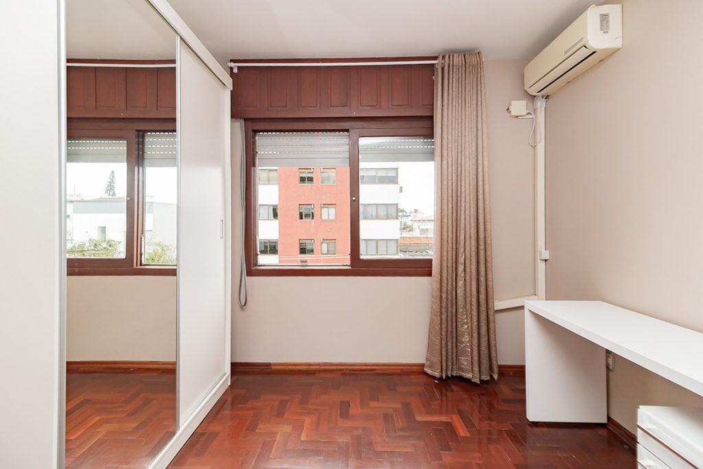Apartamento para venda no bairro Vila Ipiranga em Porto Alegre