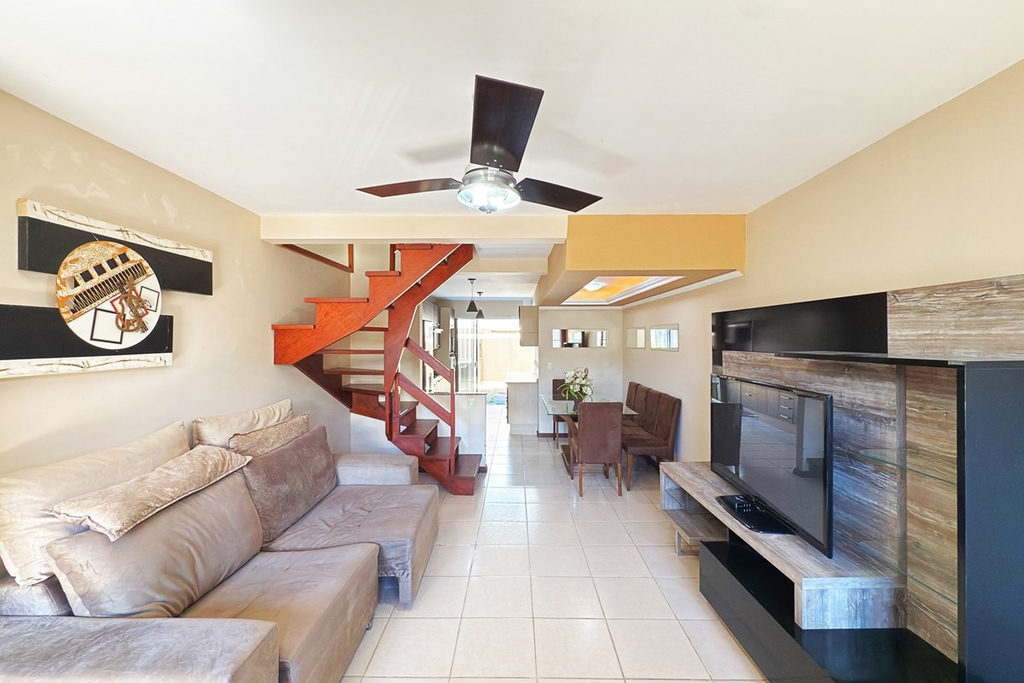 Casa para venda no bairro Guarujá em Porto Alegre
