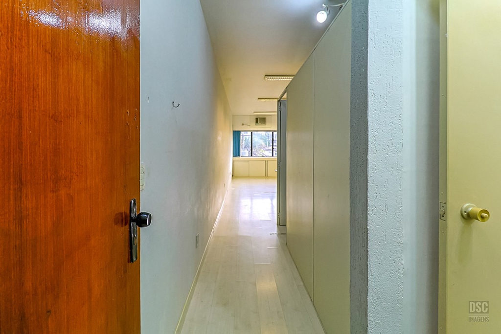 Sala para venda no bairro Passo da Areia em Porto Alegre