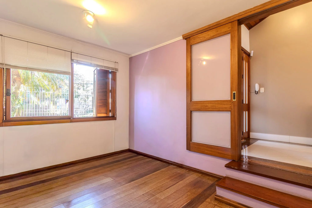 Casa para venda no bairro Jardim São Pedro em Porto Alegre
