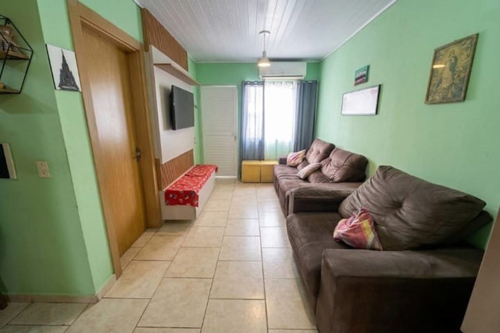 Casa para venda no bairro Guajuviras em Canoas