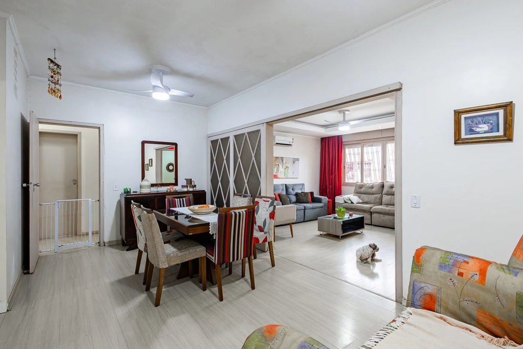 Casa para venda no bairro Partenon em Porto Alegre