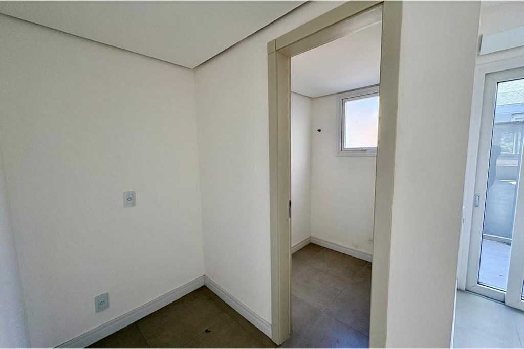 Casa para venda no bairro Tristeza em Porto Alegre