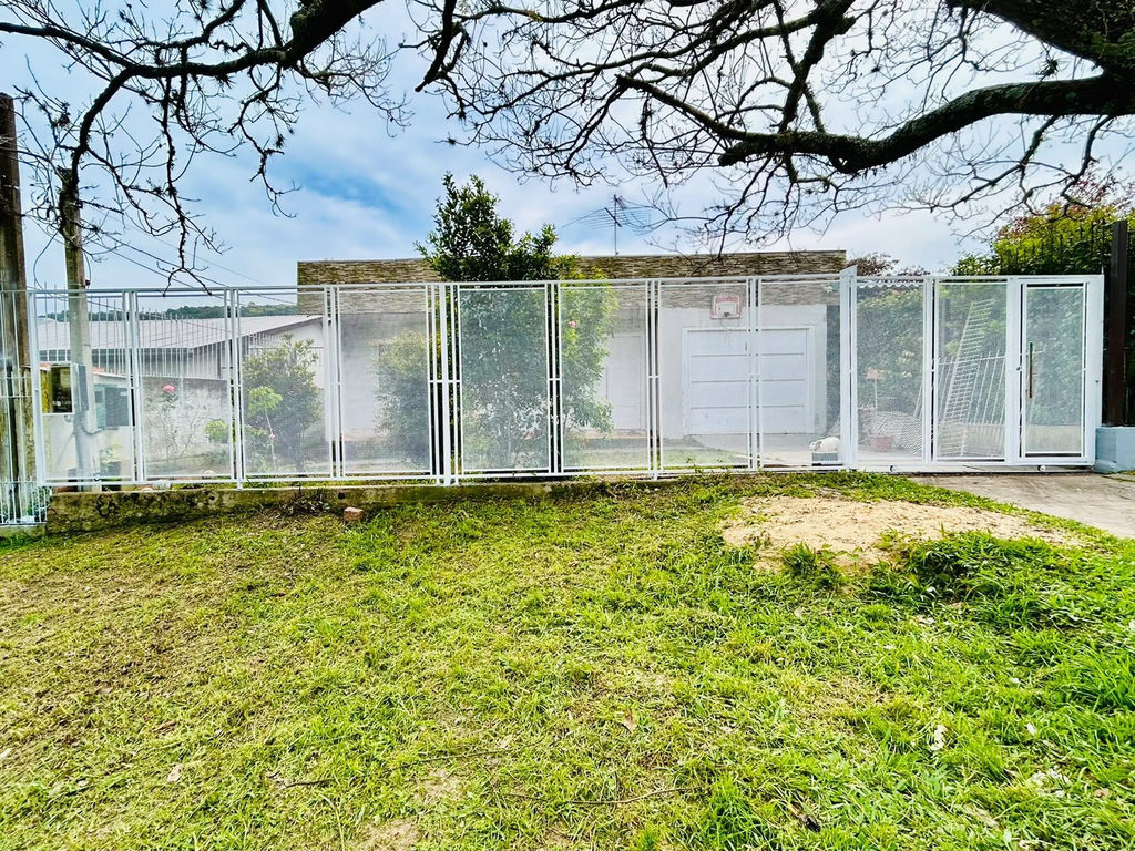 Casa para venda no bairro Vila Nova em Porto Alegre