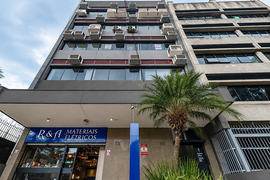 Sala para venda no bairro Passo da Areia em Porto Alegre