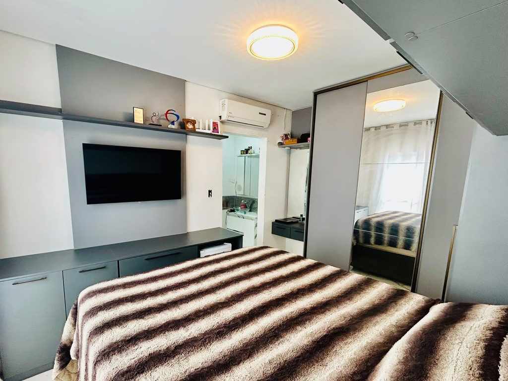 Casa para venda no bairro Vila Nova em Porto Alegre