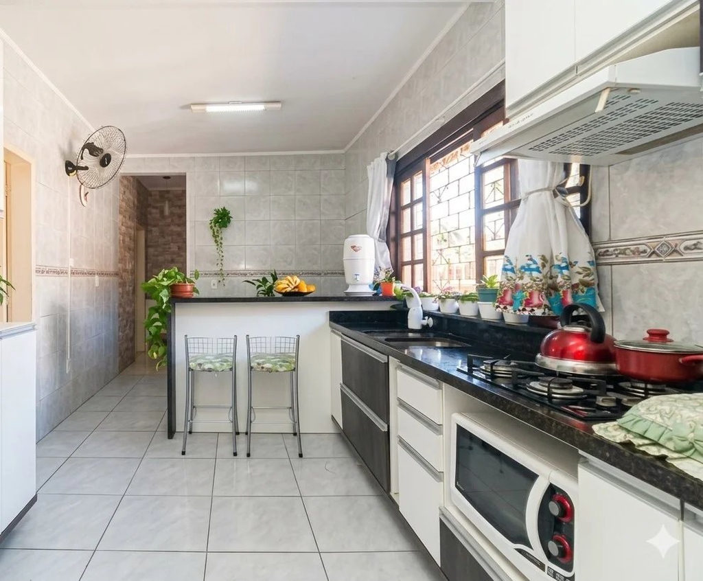 Casa para venda no bairro Jardim Itu Sabará em Porto Alegre