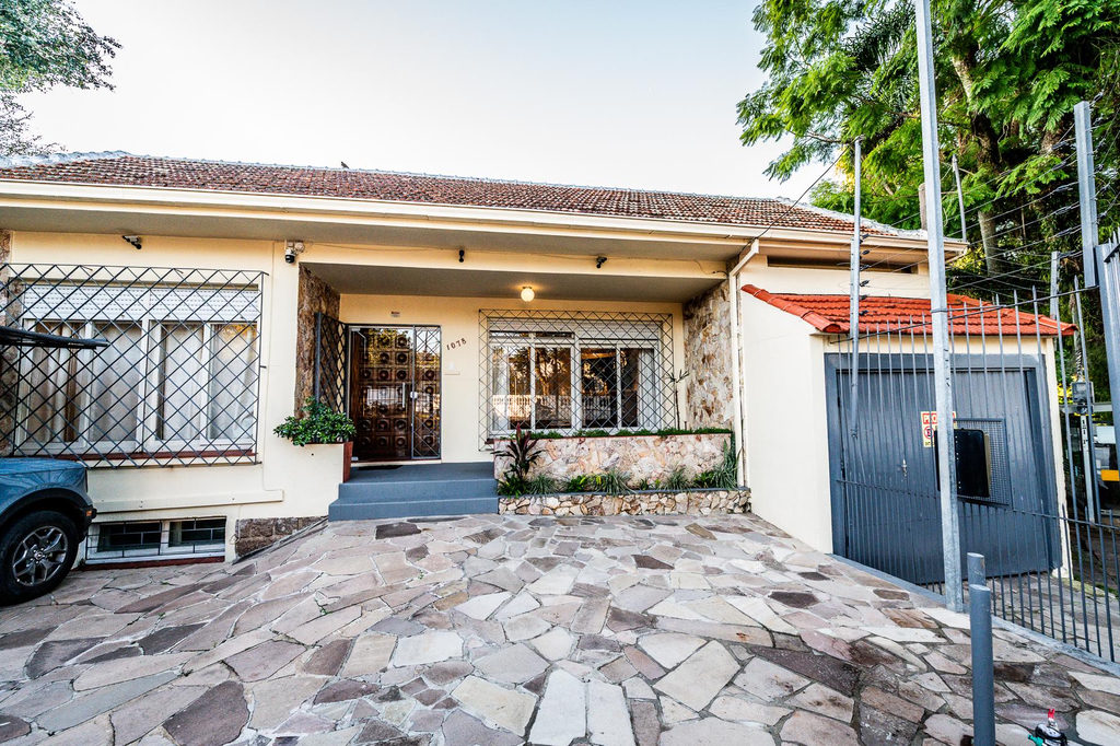 Casa para venda no bairro Menino Deus em Porto Alegre