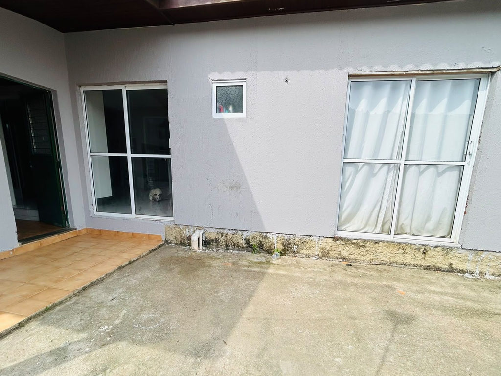 Casa para venda no bairro Vila Nova em Porto Alegre