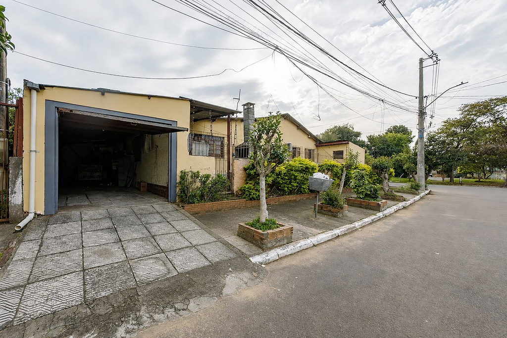 Casa para venda no bairro Guajuviras em Canoas