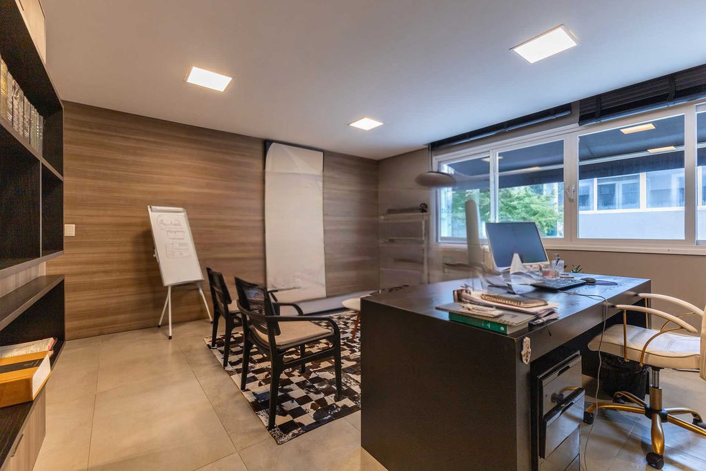 Edifício Comercial para venda no bairro Três Figueiras em Porto Alegre