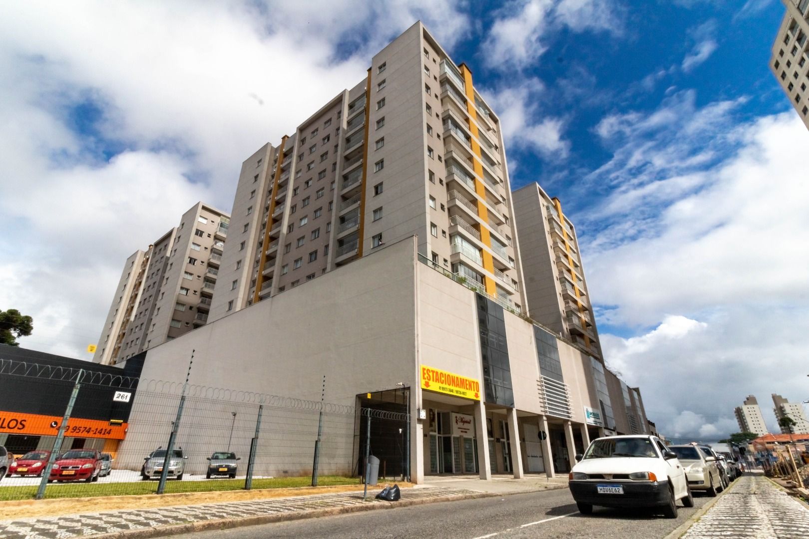 Imagem 2 - em Capão Raso, Curitiba - PR