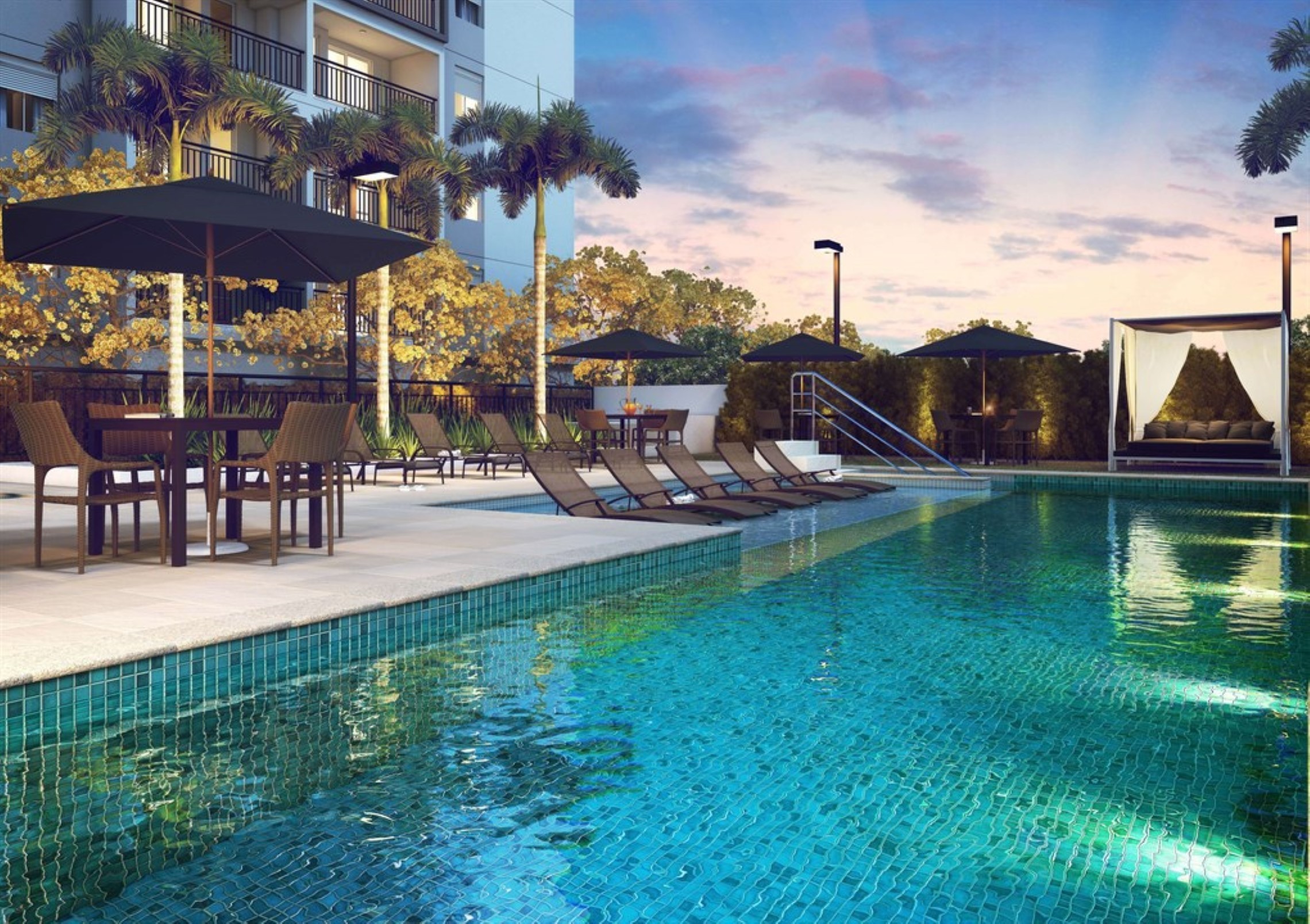 Piscina com deck moolhado