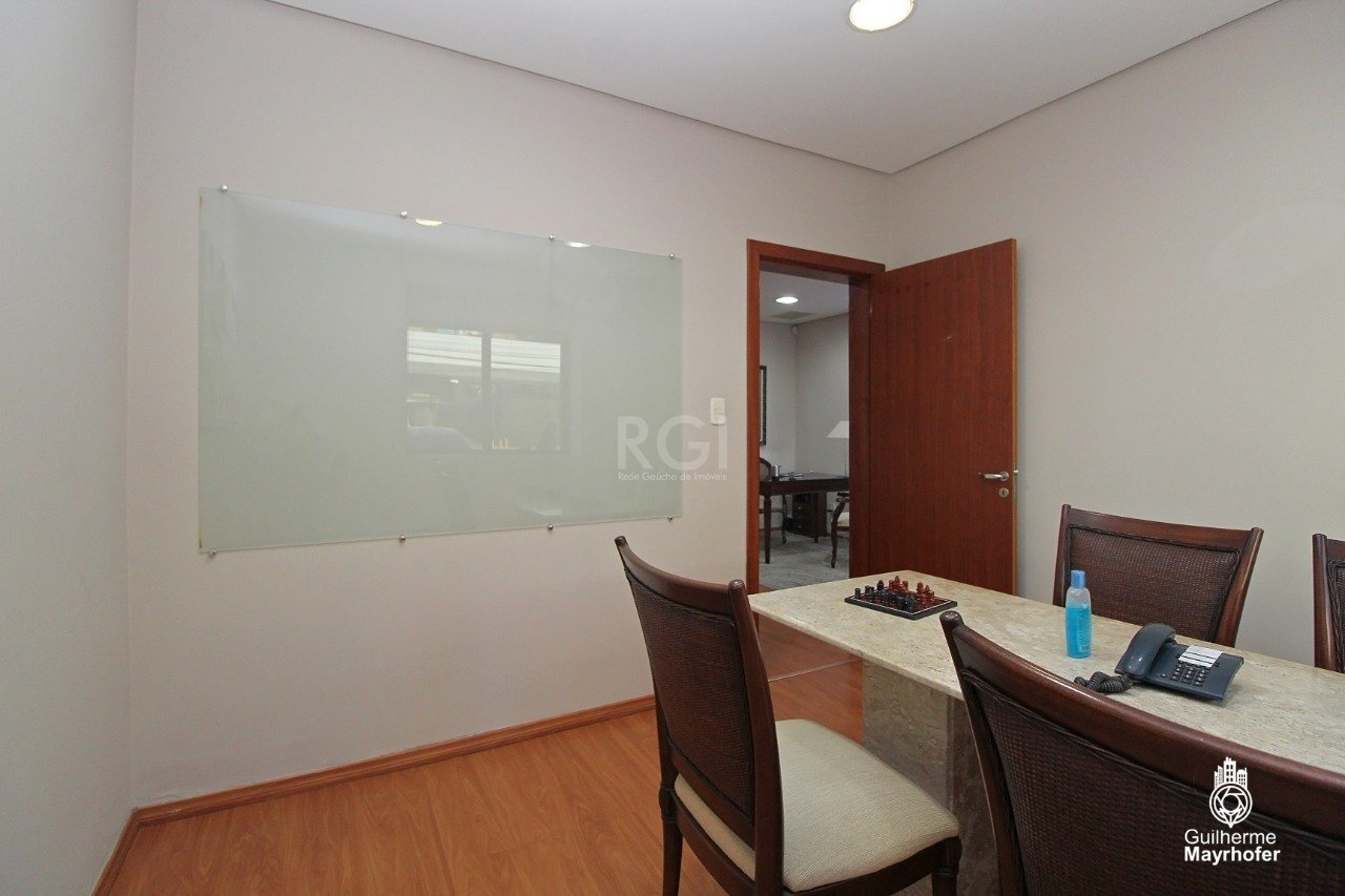 Comercial de 440m² no bairro Auxiliadora, em Porto Alegre | Eu Corretor