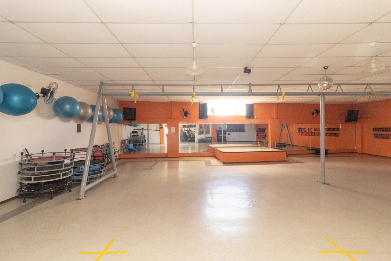 Comercial de 1700m² no bairro Jardim Lindóia, em Porto Alegre | Eu Corretor