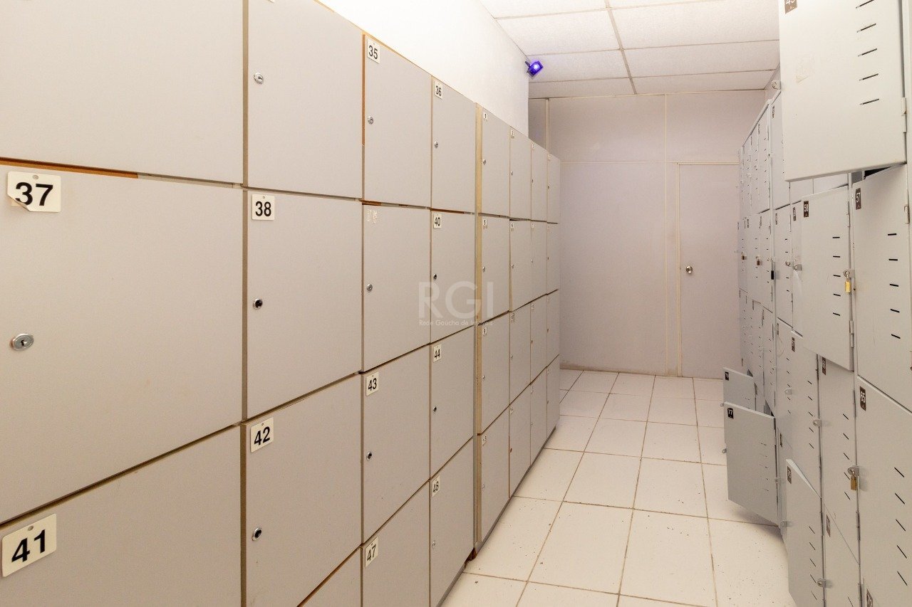 Comercial de 1700m² no bairro Jardim Lindóia, em Porto Alegre | Eu Corretor