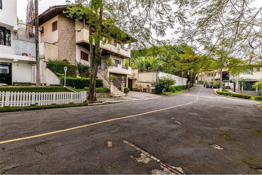 Residencial Multifamiliar de 5 quartos, 450m² no bairro Morumbi, em São Paulo | Eu Corretor