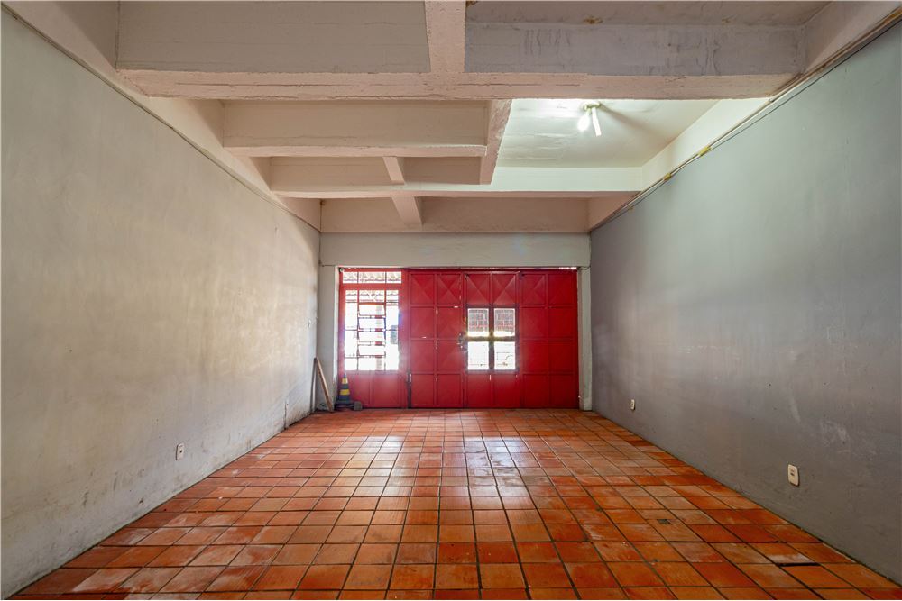 Comercial de 350m² no bairro Santa Maria Goretti, em Porto Alegre | Eu Corretor