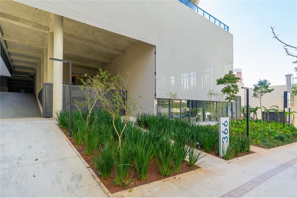 ADLMP 366 Loja 601131004-96 - REMAX Ares Exclusividades