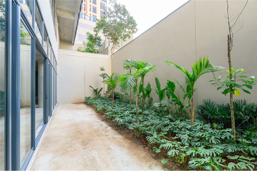 ADLMP 366 Loja 601131004-96 - REMAX Ares Exclusividades