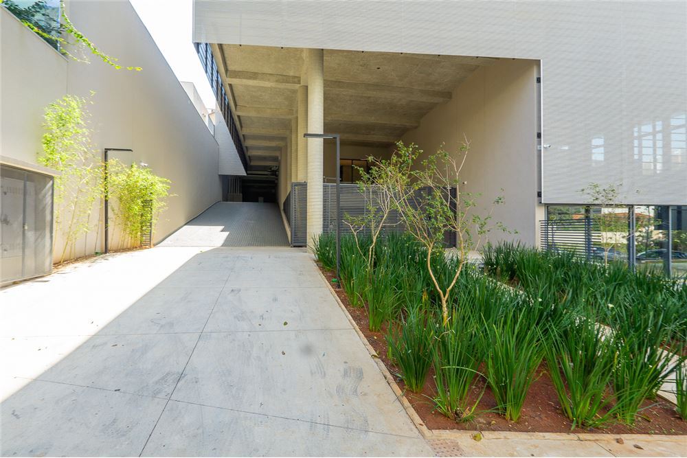 ADLMP 366 Loja 601131004-96 - REMAX Ares Exclusividades