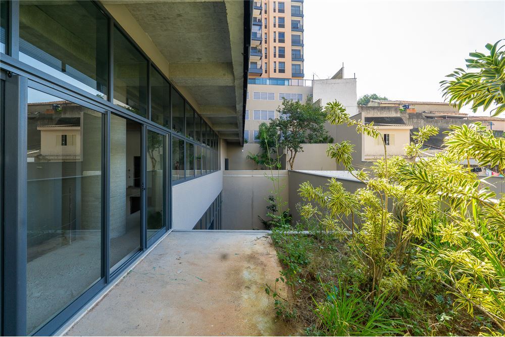 ADLMP 366 Loja 601131004-96 - REMAX Ares Exclusividades