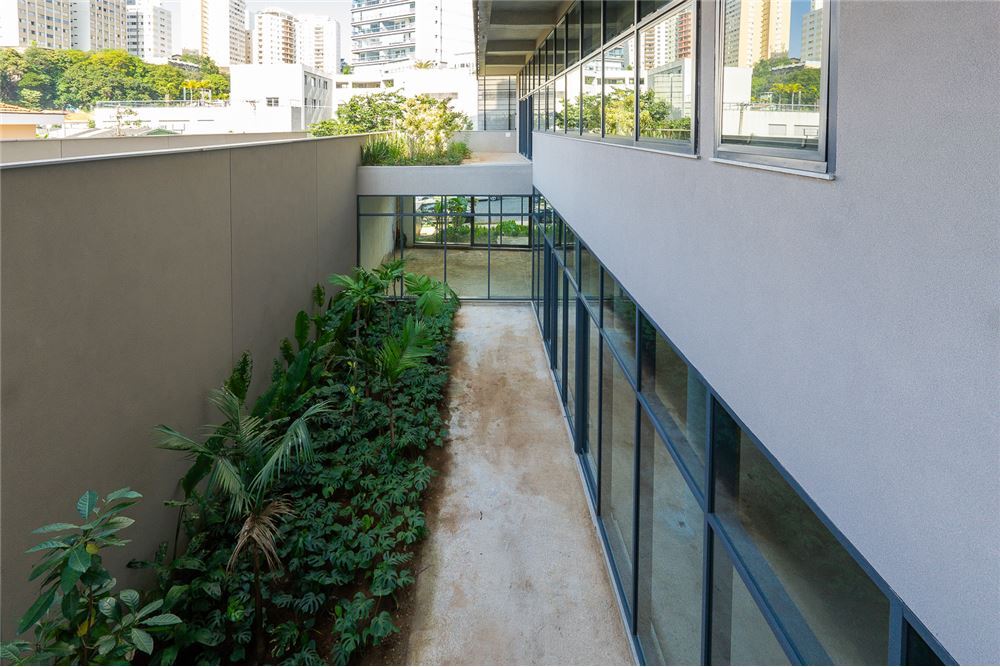 ADLMP 366 Loja 601131004-96 - REMAX Ares Exclusividades