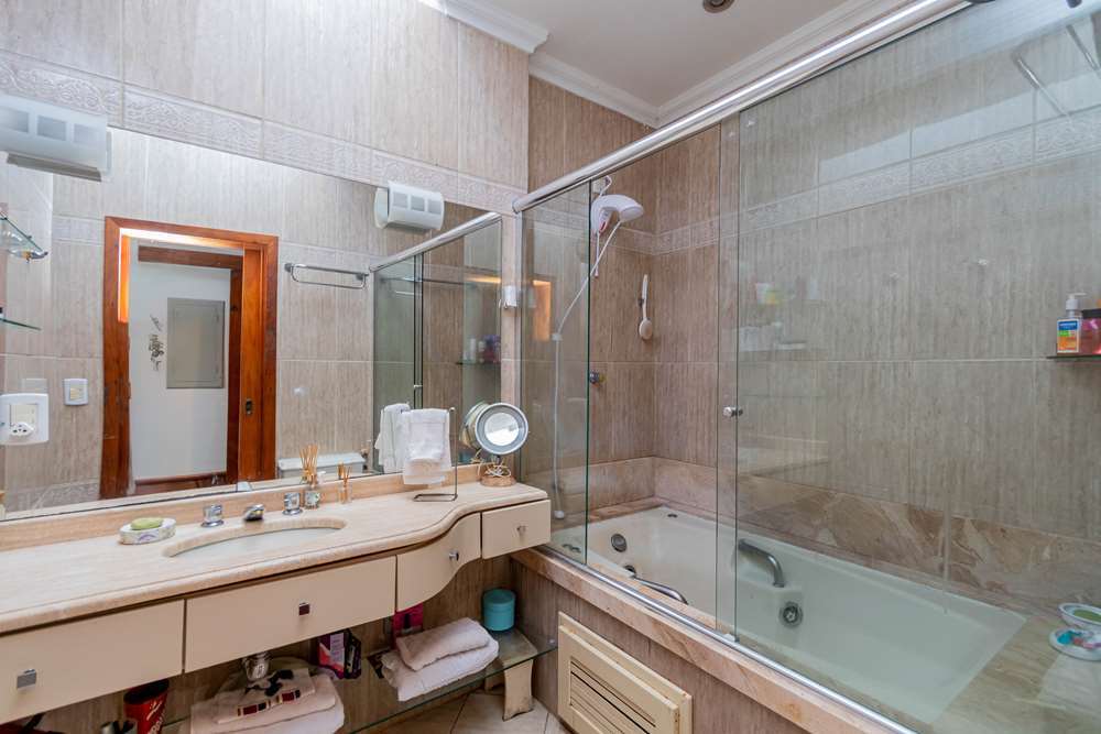 Residencial Multifamiliar de 6 quartos, 374m² no bairro Tristeza, em Porto Alegre | Eu Corretor
