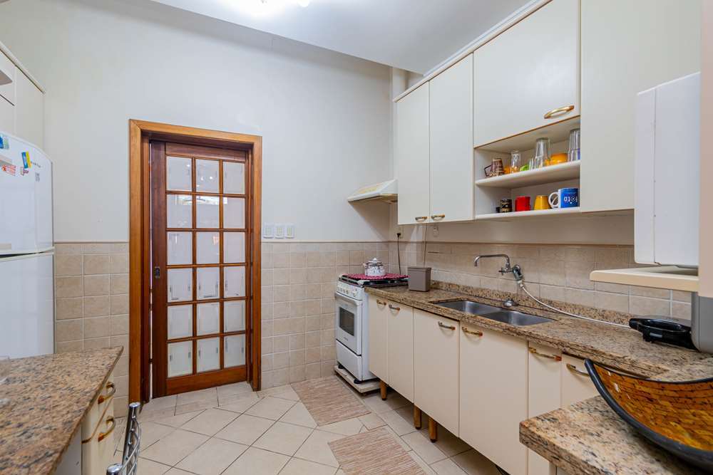 Residencial Multifamiliar de 6 quartos, 374m² no bairro Tristeza, em Porto Alegre | Eu Corretor
