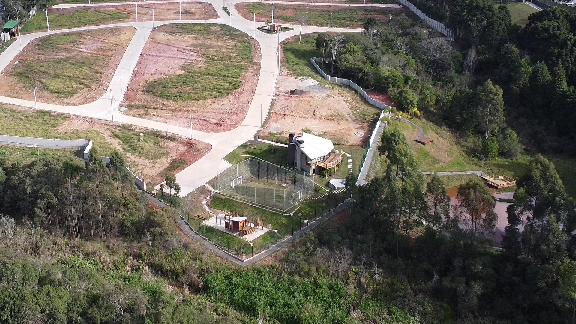 Residencial Multifamiliar de 180m² no bairro Vila Rivabem, em Campo Largo | Eu Corretor